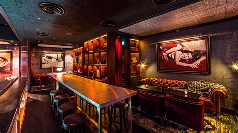 LULU'S LOUNGE .